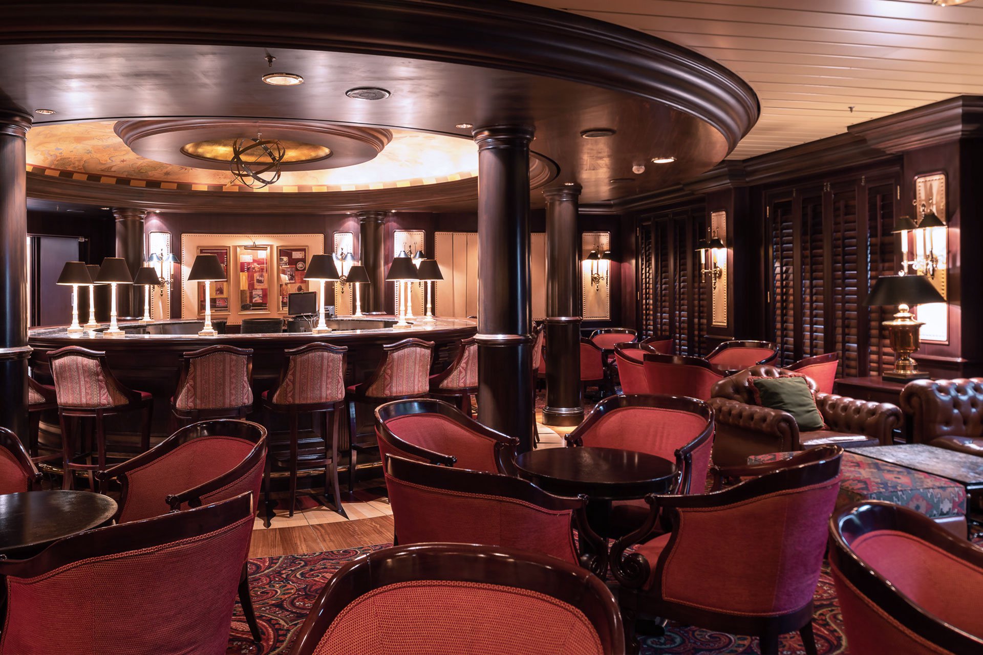 Crystal Cruises - Crystal Serenity - Avenue Saloon.jpg